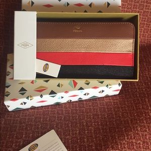 Fossil zip around wallet-NWT